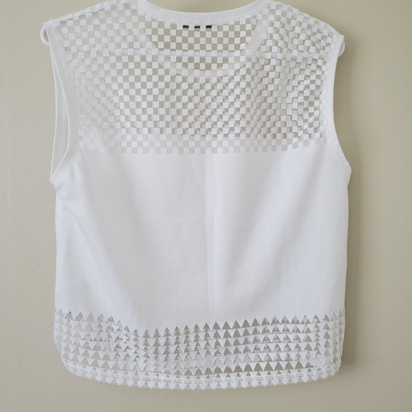 Sleeveless Shirt - Picture 2 of 2